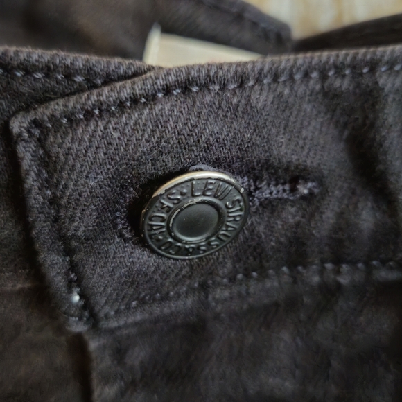 Black Levi's shorts - Picture 8 of 10